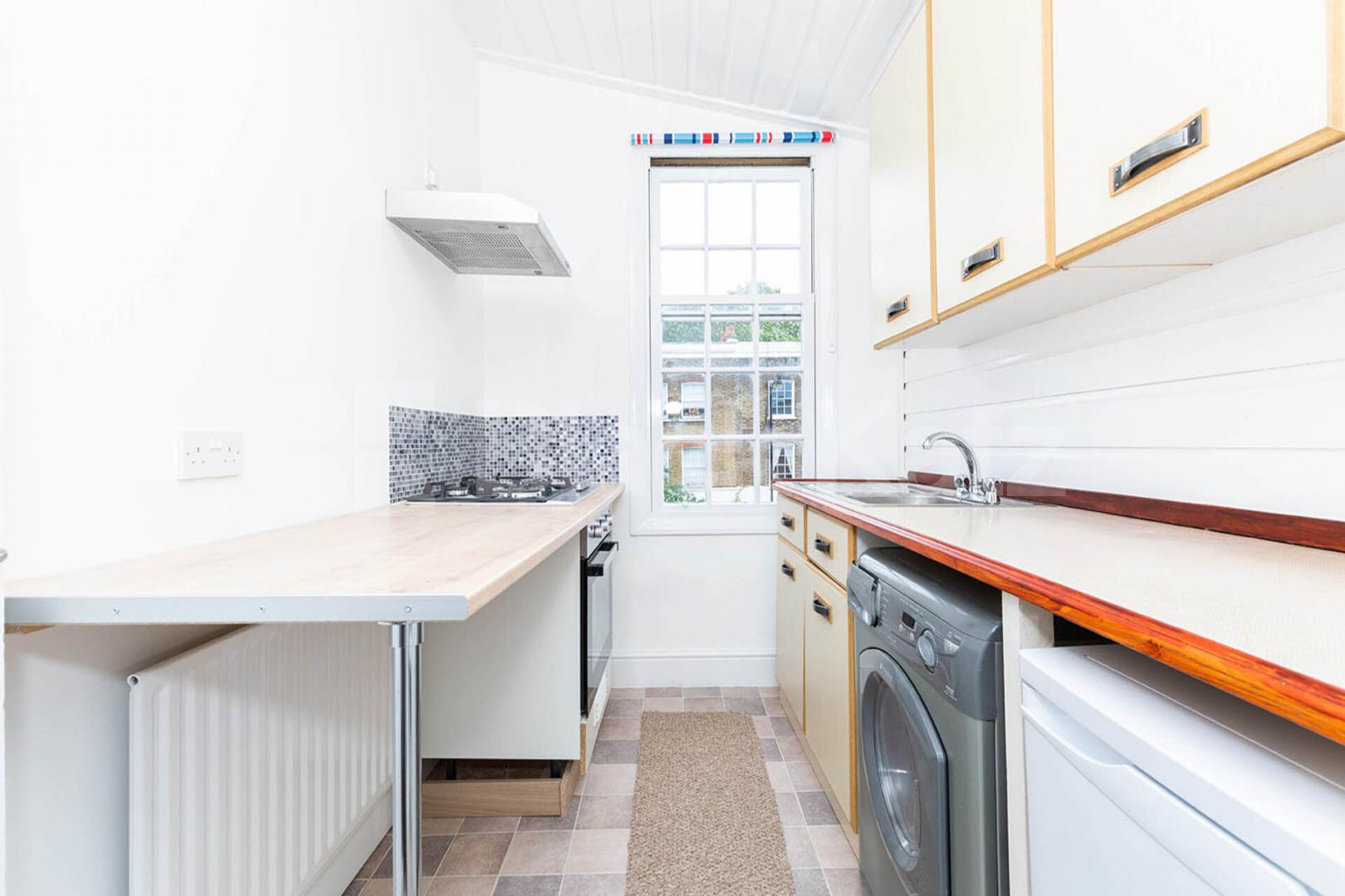 Bright and airy one bedroom flat set on top floor of a period conversion Stamford Road, Dalston